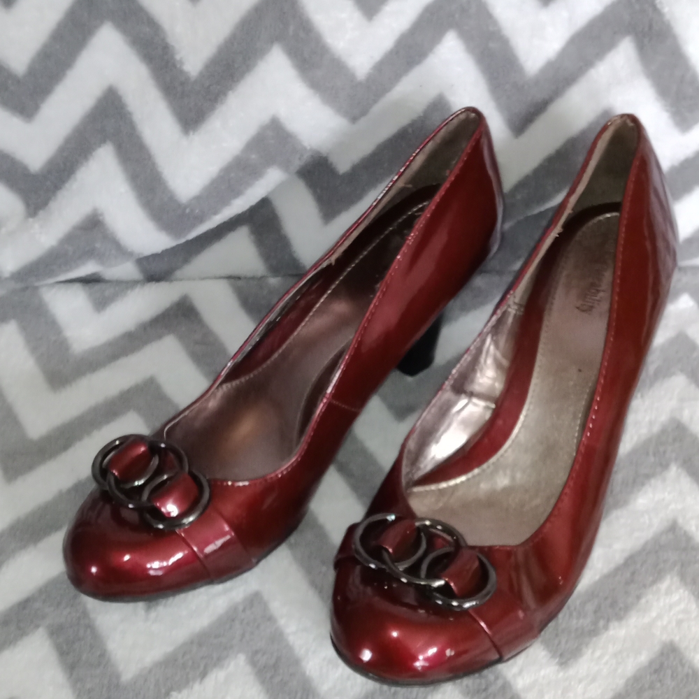 👟 Sole Senseability Wine Colored Heels Size 9